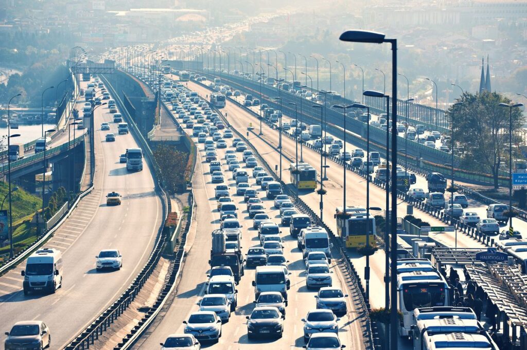 Heavy traffic potential for multi vehicle car accidents