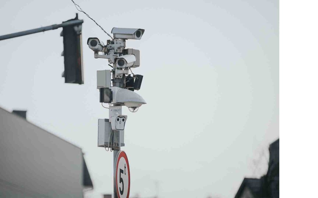 Traffic camera capturing a car accident scene in Georgia showing how video evidence helps determine fault